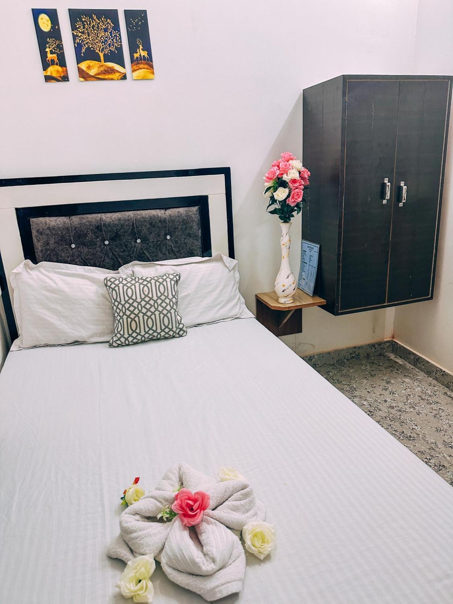 Shree K.B Guest House فاراناسي المظهر الخارجي الصورة
